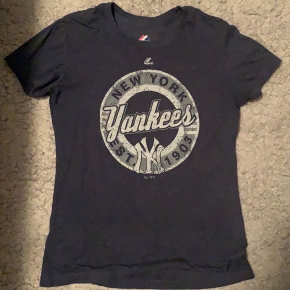 🌟 3/$20 🌟 Yankees T-Shirt, Sz Med (fits small) - Picture 1 of 2